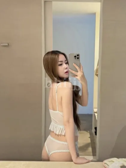 Eunji, female escort in Hong Kong