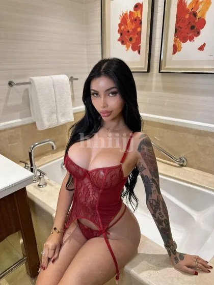 Florinda, female escort in Hong Kong