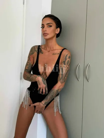 Henna, female escort in Hong Kong