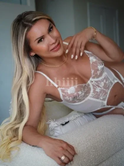 Elizabet, shemale escort in Hong Kong