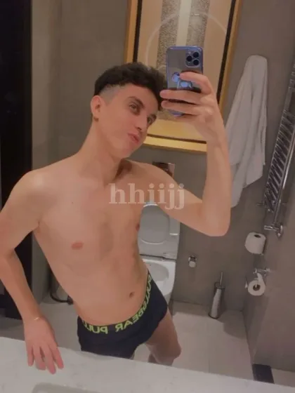 Brandon, male escort in Hong Kong