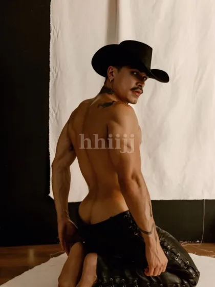 Donato, male escort in Hong Kong