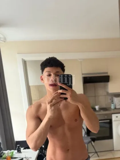 Tonny, male escort in Hong Kong