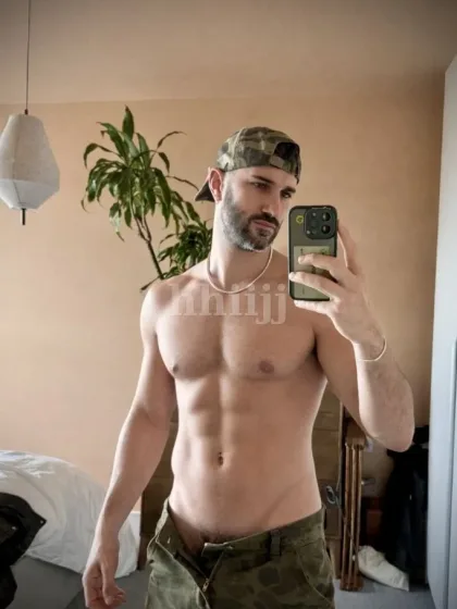 Vizallati, male escort in Hong Kong