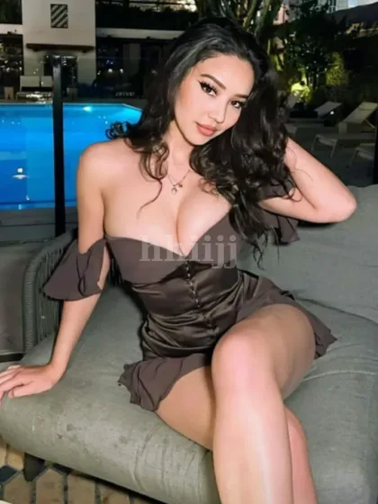 Lai Sze, female escort in Hong Kong