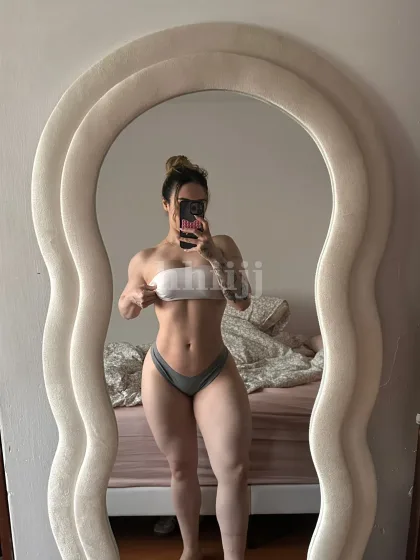 Pui Wing, female escort in Hong Kong