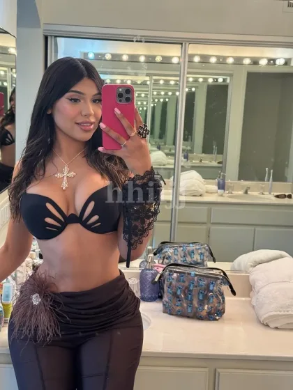 Kwan Ka, female escort in Hong Kong